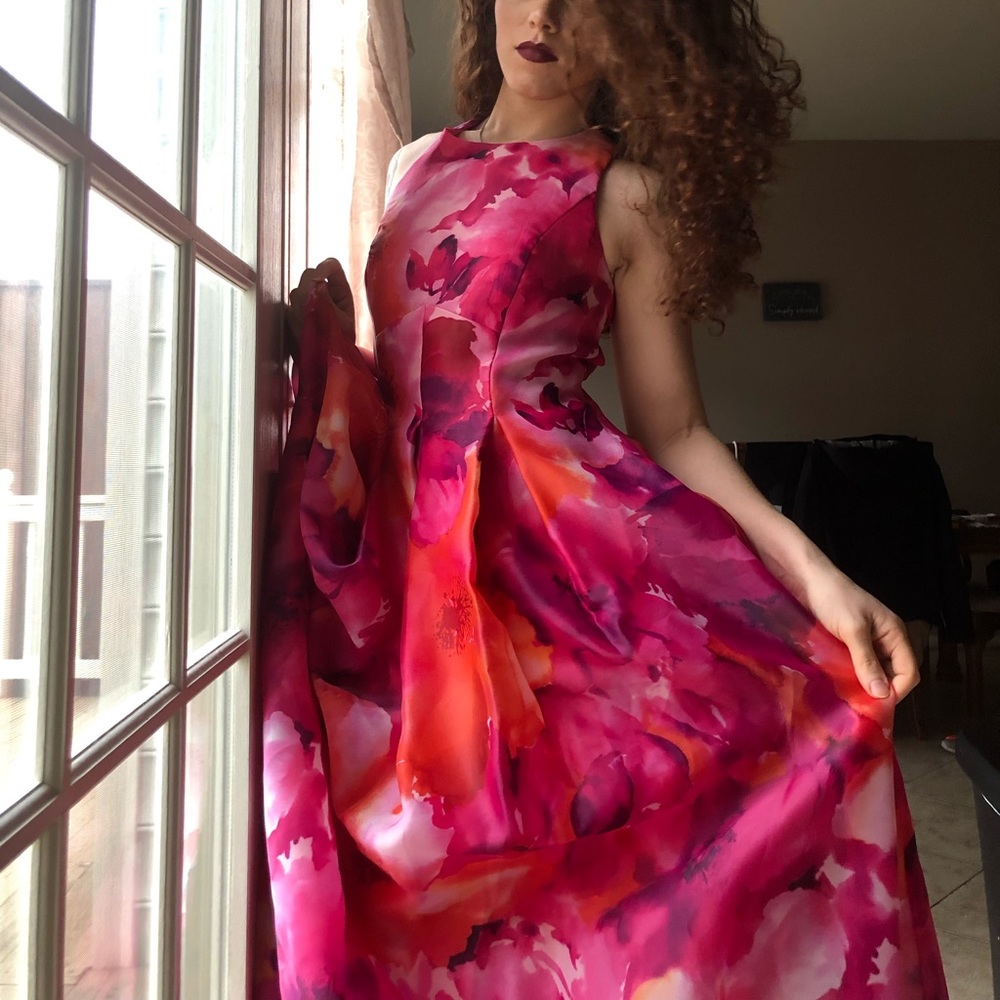 ⚠️‼️Elegant floor length gown, perfect for prom!